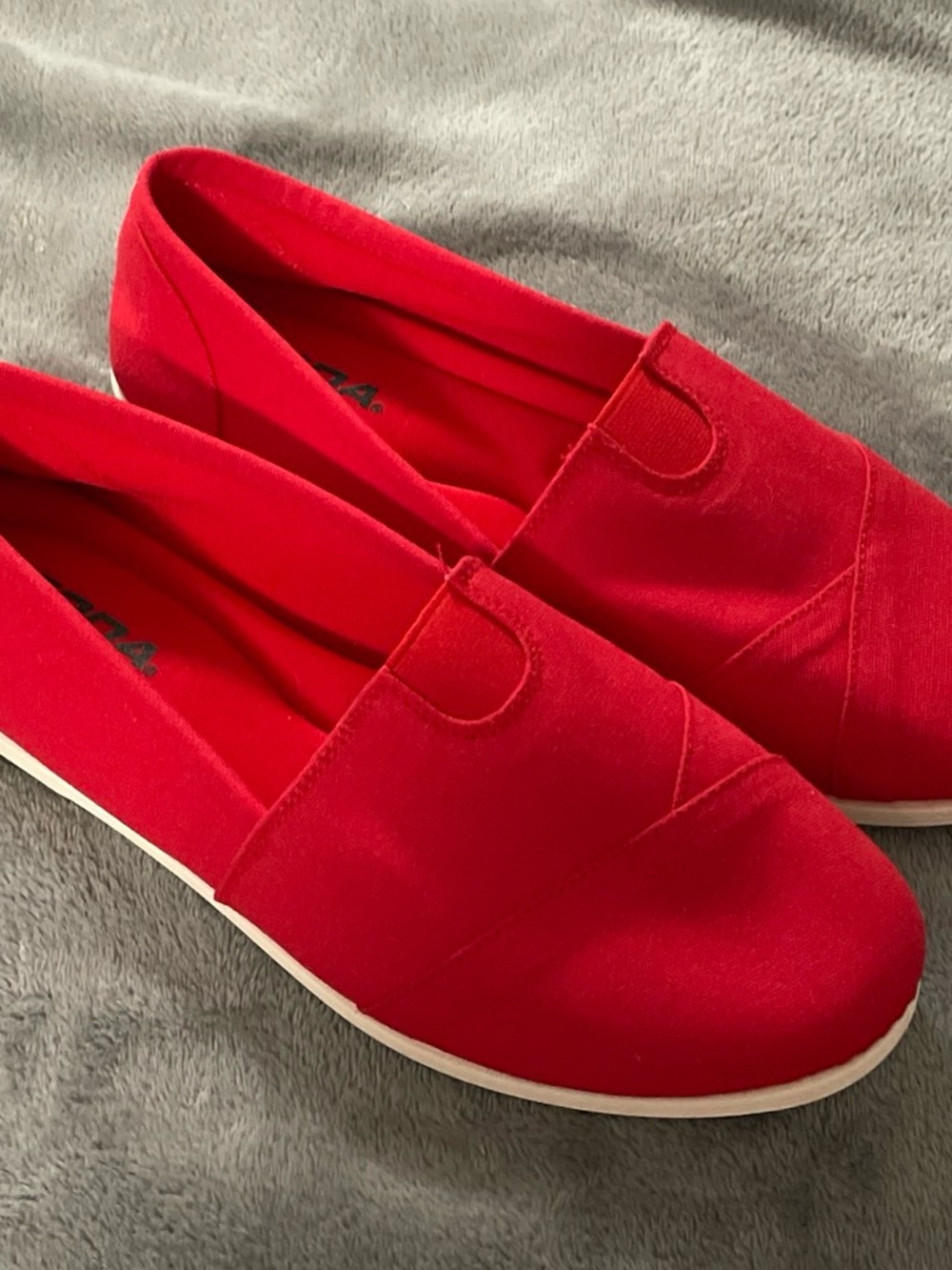 Soda Red Canvas Slip On Loafer Flat Shoes Sz 9